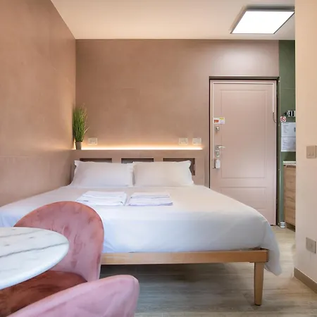 Apartment Pink Flamingo Balcony By Station Mailand